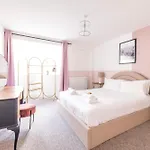 Apartment Modern Breakfast At Tiffany's With Free Parking By Prescott