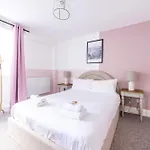 Modern Breakfast At Tiffany's With Free Parking By Prescott Bristol