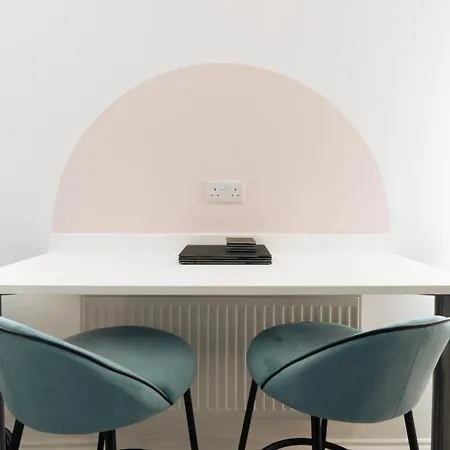 Modern Breakfast At Tiffany's With Free Parking By Prescott