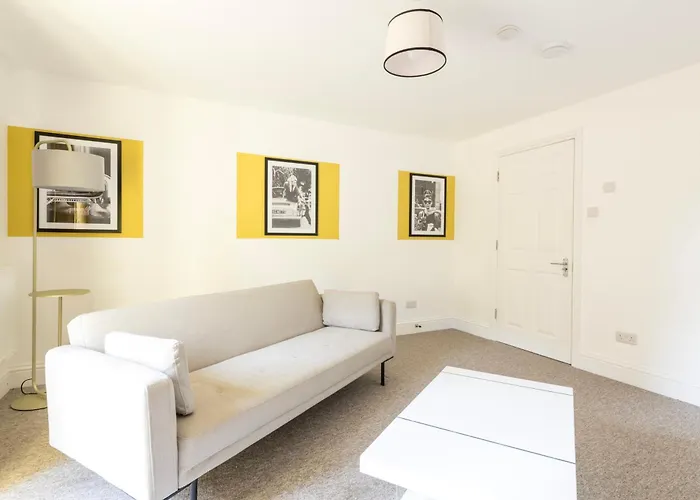 Luxury Breakfast At Tiffany's With Free Parking By Prescott *